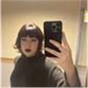 ragazza di 21 anni con certificato B2 nella lingua inglese