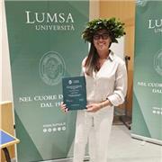 Ciao! Sono Serena, un'insegnante appassionata e paziente, pronta a supportarti nel migliorare le tue competenze scolastiche.