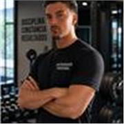 Entrenador personal con alta experiencia en asesorías individualizadas a las demandas y características del paciente.
