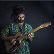 Chitarrista professionista offre lezioni di chitarra (pop-rock-jazz), armonia e teoria musicale