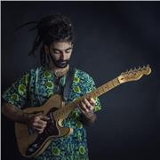 Chitarrista professionista offre lezioni di chitarra (pop-rock-jazz), armonia e teoria musicale