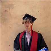 23 anni, vissuto in Belgio per 10 anni. Laureato in economia e Finanza alla Bocconi in inglese