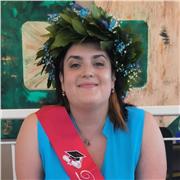 Laureata in architettura, impartisco lezioni di disegno e utilizzo dei software quali AutoCAD e Illustrator, principalmente.