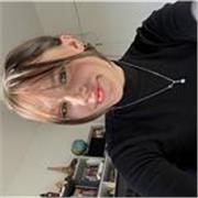 Profesora de inglés con experiencia y entusiasmo, apta para enseñar a todas las edades y niveles.