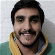 Estudiante de abogacía imparte clase de historia Argentina