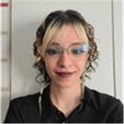 Profesora estudiante de psicología con nivel avanzado de inglés, con conocimientos en arte,  matemáticas y biología.