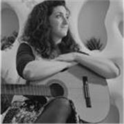 Profesora de canto ofrece clases particulares en Barcelona, con un enfoque personalizado en técnica vocal, cuerpo y expresión