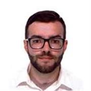 Docente di Italiano, Storia, Geografia e Storia dell'Arte impartisce lezioni per studenti di scuole medie e superiori