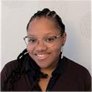 Professionnelle travaillant dans un milieu international. Je vous accompagne pour développer votre expression orale et écrite.