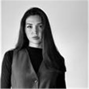 Studentessa universitaria di lingue offre lezioni di inglese