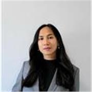 Diplômé avec un baccalauréat en arts avec une spécialisation en anglais et locuteur natif anglais.