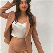 Laureata in ingegneria meccanica impartisce lezioni per studenti delle elementari, delle medie e del liceo