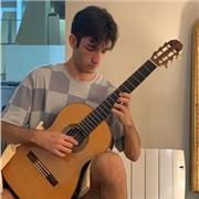 Profesor con grado y máster de música que desea impartir clases de guitarra,lenguaje musical y armonía