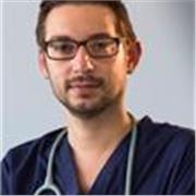 Profesor con más de 15 años de formación de veterinarios postgraduados y estudiantes al máximos nivel en internados y residencia 