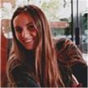 Ragazza laureata sia in triennale che magistrale in lingue, impartisce lezioni di lingua e letteratura francese