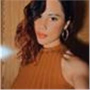 Hola! Me llamo Begoña y una vez a mi el Inglés también se me daba fatal jaja, pero descubrí que la mejor manera de aprenderlo es interactuando! A través de vivir en Inglaterra por unos cuántos años he aprendido lo suficiente como para poder ayudar aquello