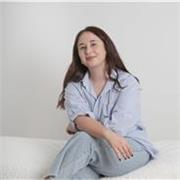 Profesora de Español para Extranjeros y Abogada formada en Uruguay. 