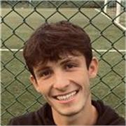 Ragazzo neolaureato in Ingegneria con diploma superiore liceo scientifico