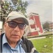 Docente universitario imparte matemática aplicada básica y avanzada para estudiantes de ingeniería
