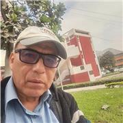 Docente universitario imparte matemática aplicada básica y avanzada para estudiantes de ingeniería