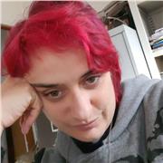 Diplomata i Ragioneria offre lezioni di italiano per stranieri; buona conoscenza della lingua inglese