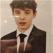 Soy una persona extrovertida con habilidades comunicativas excepcionales. Estudie un curso entero en Francia y me gustan los niños
