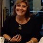 Profesora de lengua castellana y literatura imparte clases a niños de todas las edades