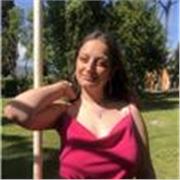 Ragazza diplomata al liceo delle scienze umane impartisce lezioni per bambini e ragazzi di elementari (tutte le materie), medie (materie umanistiche) e lezioni di pianoforte