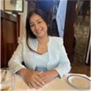 Soy paciente, empática y entusiasta. Enseño español, creando clases dinámicas,  y un ambiente cómodo para aprender 