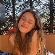 Sono una ragazza diplomata in relazioni internazionali per il marketing che può aiutare in diverse materie