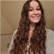 Niñera y profesora de apoyo escolar trilingüe (alemán, inglés y español), con experiencia como au pair, ofrece cuidado.