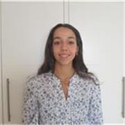 Estudiante universitaria de sobresaliente en el colegio. Destaco en ingles, pero se me dan muy bien los niños y explicar. 