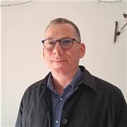 Impara parlando.
Esprimi la tua opinione.
Lezione coinvolgente.
Insegnante madre lingua.
20 anni di esperienza.