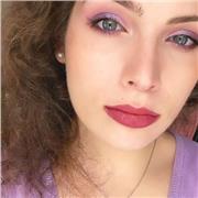 Ho frequentato il liceo Classico e successivamente ho conseguito la laurea magistrale in Biologia. Tramite le mie lezioni cerco di rendere lo studio di determinate materie (come ad esempio biologia, chimica, latino e greco) più piacevole possibile.