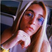 Studentessa universitaria offre lezioni di lingue e discipline umanistiche