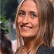 Diplomata al liceo classico e studentessa universitaria impartisce lezioni di grammatica italiana