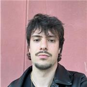 ¡Hola! Soy Alfonso y llevo 8 años tocando la guitarra de forma autodidacta. ¡Si quieres empezar a tocar, escríbeme y te enseño!