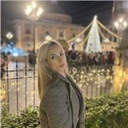 Soy una persona extrovertida con mucha ambición por la enseñanza, y me gustaría dar clases de inglés hasta nivel CAE