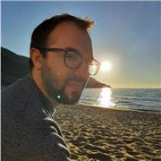 Laureato in Fisica impartisce lezioni di matematica e fisica