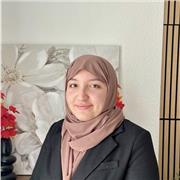 Diplômée d’un master 2 en droit du travail, je donne des cours toute matières confondues en primaire.