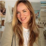 Profesora de marketing digital con más de 5 años de experiencia en estrategia, publicidad y branding.