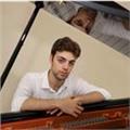 Laureato in pianoforte con lode e menzione onorevole, impartisce lezione private di pianoforte
