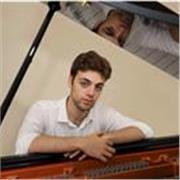 Laureato in Pianoforte con lode e menzione onorevole, impartisce lezione private di pianoforte