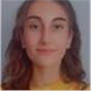 Ragazza diplomata impartisce lezioni di inglese per elementari, medie e superiori