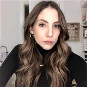 Laureata in lingue e culture straniere