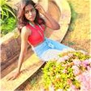 English graduate offering Intermediate and advanced English classes