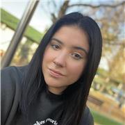 Estudiante de universidad ofrece trabajo a niños de primaria en matemáticas e historia