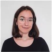 Profesora imparte clases de refuerzo en todos los niveles