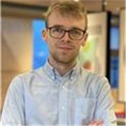 Jestem nauczycielem przedmiotów informatycznych w szkole średniej i prowadzę zajęcia z programowania oraz tworzenia aplikacji.
