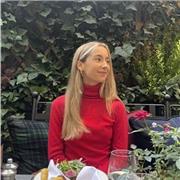 Giovane insegnante appassionata di inglese, con esperienza in ambienti internazionali e grande entusiasmo nell’insegnamento ai bam